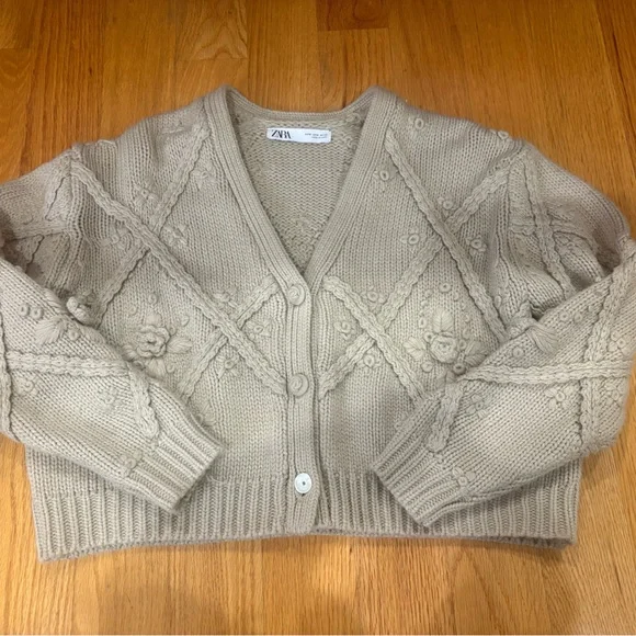 Zara Women's Beige Textured Cardigan - Picture 4 of 5